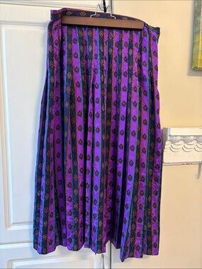 Silk pleated skirt